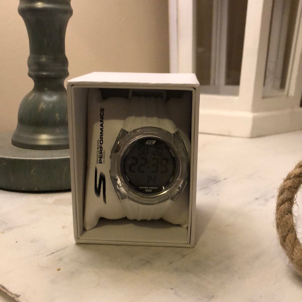 Brand new White watch sketchers performance